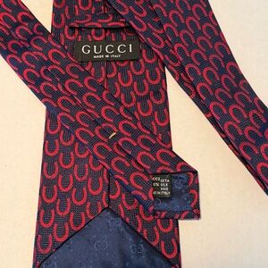 Iconic Gucci Silk Men's Navy Blue with Red Horseshoe Design Neck Tie- Italian
